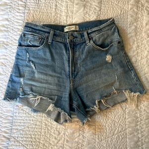 Abercrombie & Fitch| The 4” Mom Short High Rise